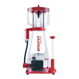Red Sea Reefer Skimmer RSK 900 z pompą DC Odpieniacz Białek – widok z przodu z pompą DC