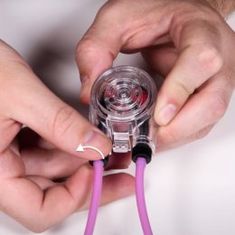 ReefDose Kit Blue-Green mocowanie + wężyki – podłączanie wężyka do głowicy dozującej
