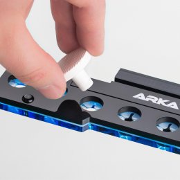 ARKA myReef Frag Rack 8 magnetyczna półka na szczepki koralowców – osadzanie podstawki w gnieździe