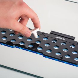 ARKA myReef Frag Rack 32 magnetyczna półka na szczepki koralowców – osadzanie podstawki w gnieździe